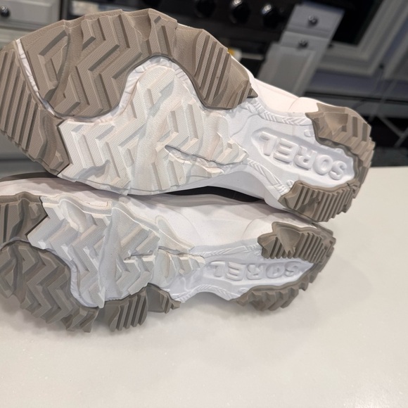 SOREL Women's Gray Kinetic Breakthru Caribou Sneaker Boot Size US 10  EU 41 NEW - Picture 7 of 11